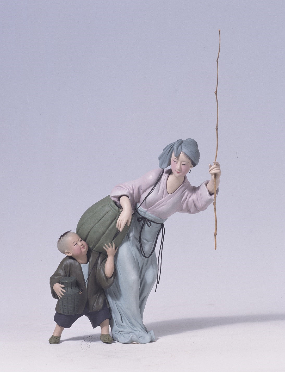 <h2>渔归</h2><p>作者：张乃英、张宇仿塑</p><p>创作年代：2005年</p><p>规格：14cm×26cm×40cm</p><p>产地：天津</p>